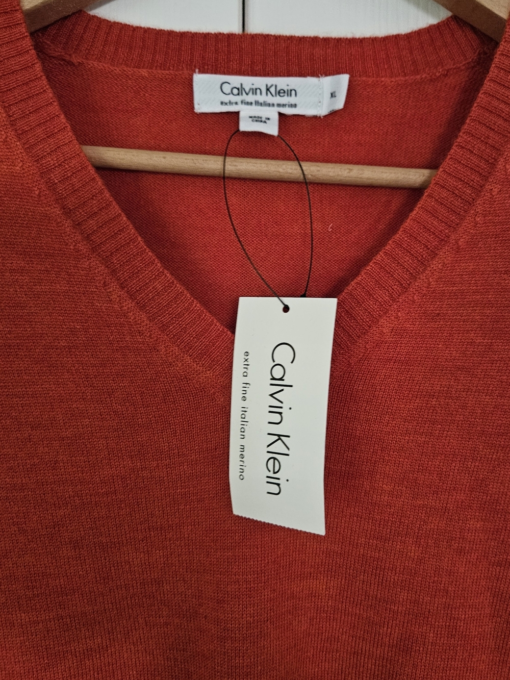 NWT Calvin Klein Men's Orange V-Neck Sweater - Picture 4 of 10